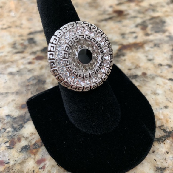 Gorgeous Premier Design Ring Size 7 - Picture 3 of 6